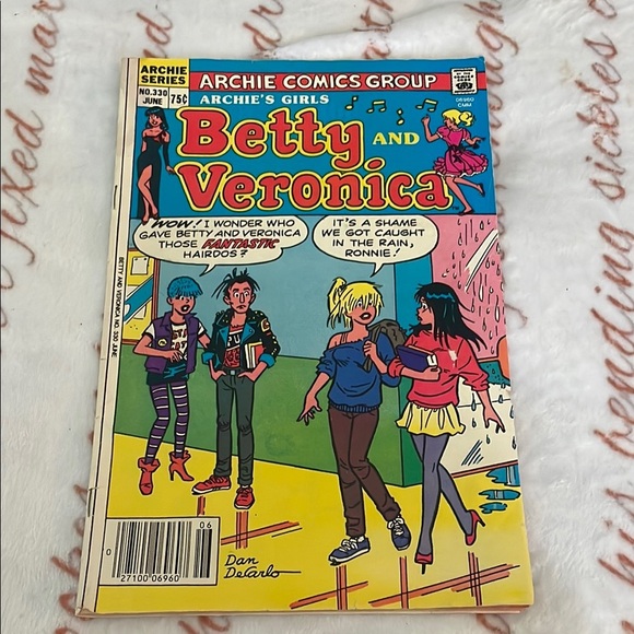 Archie's Girls Betty And Veronica #330- PUNK ROCK COVER- Decarlo - Picture 1 of 2